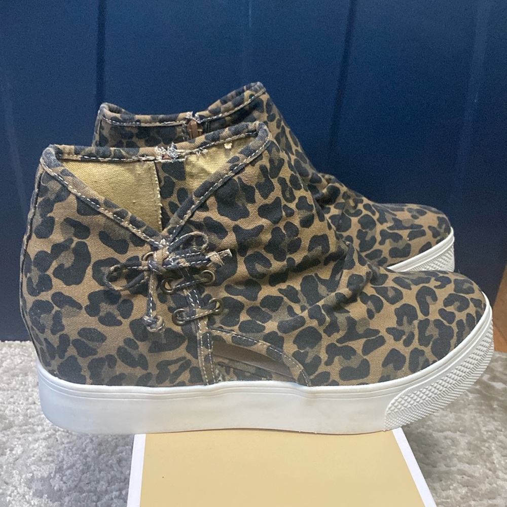 Very G Womens high top ankle platform sneakers